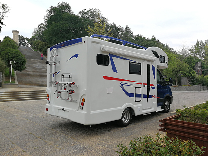 依維柯AD02歐勝C型房車(chē)時(shí)尚版