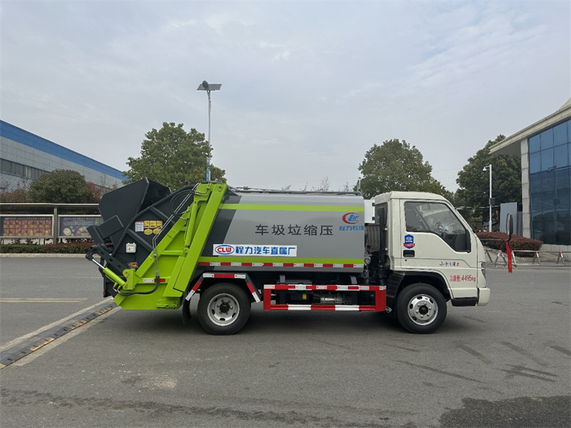 湖北程力福田藍(lán)牌5.8方壓縮垃圾車